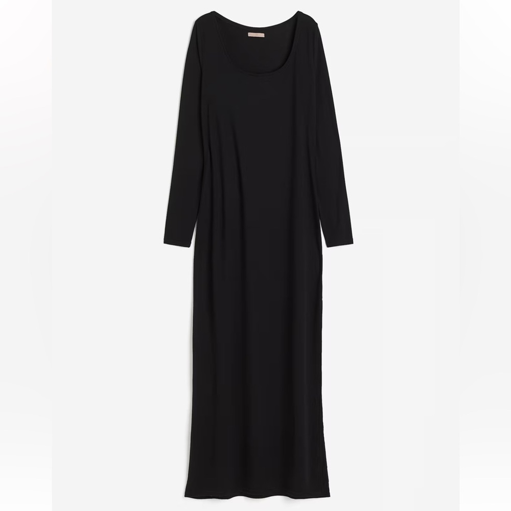 NWT. H&M Viscose Blend Dress. Black. Size Medium.